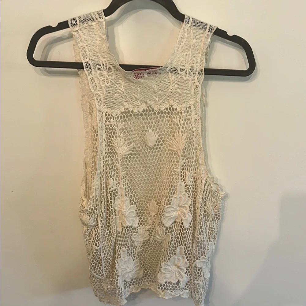 Icing Cream Lace Sleeveless Top - Picture 3 of 5